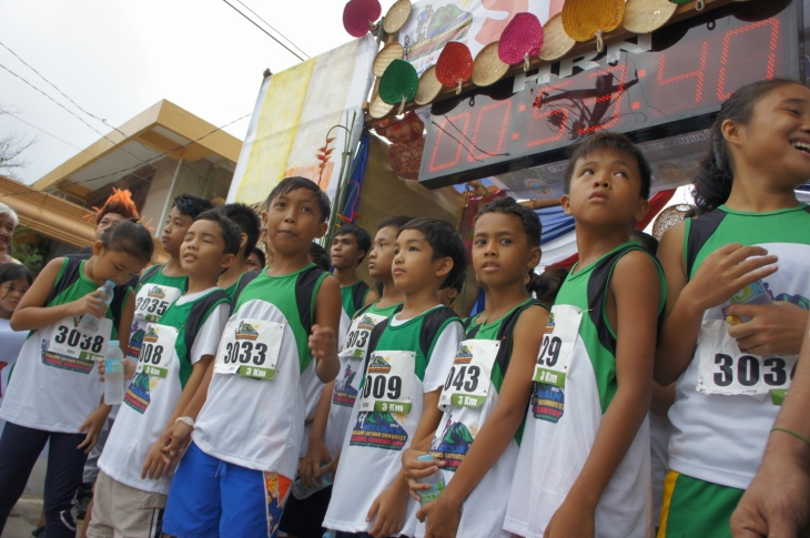 Bulusan kids at the eco-trail run